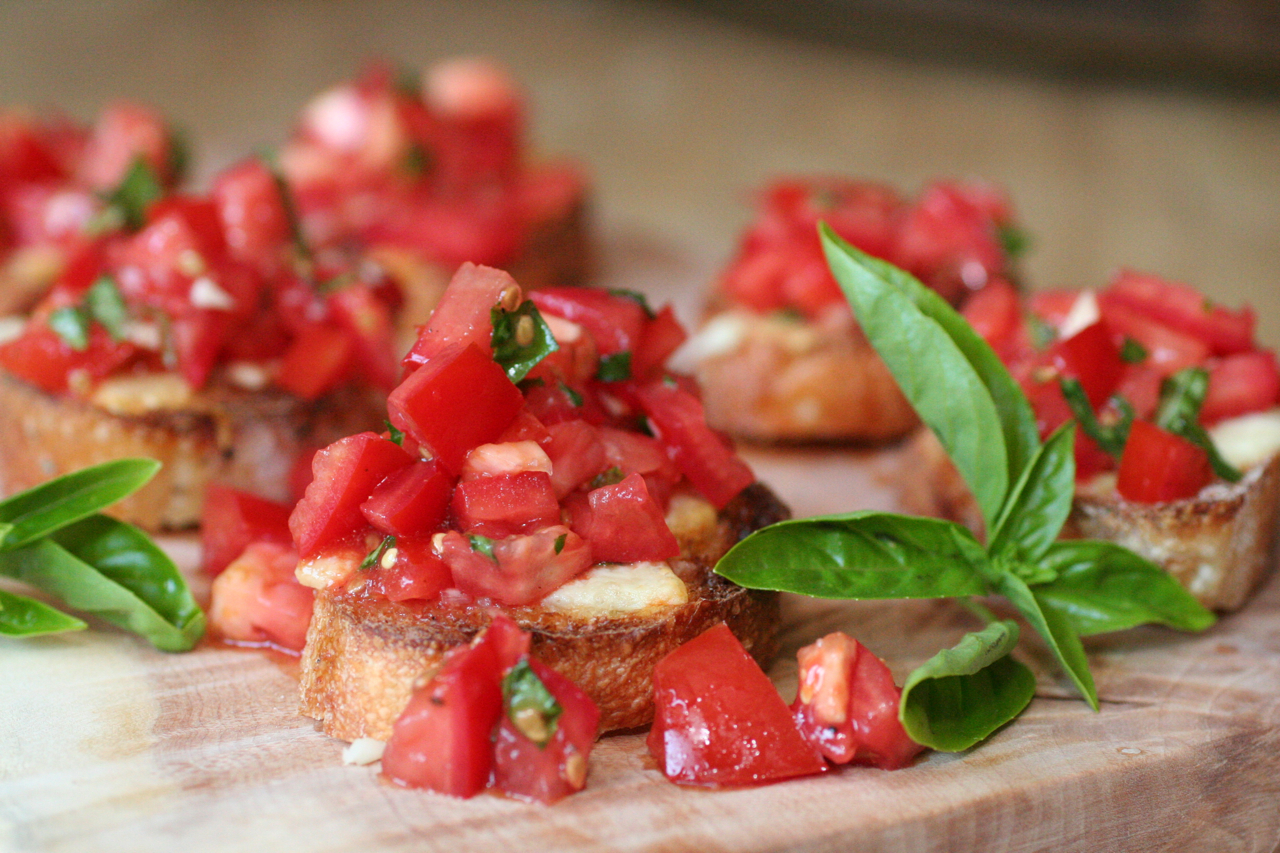 warm bruschetta with pecorino cheese | crunchtime