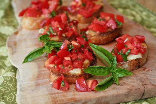 warm bruschetta with pecorino cheese | crunchtime